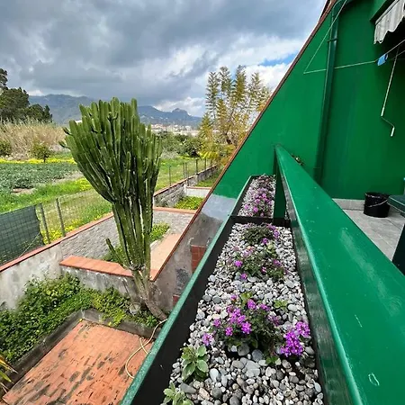 Casa Dei Fiori Con La Vista A Taormina *